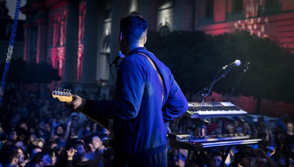 Perles cachées mais pas pour longtemps, des artistes émergents parlent de leurs spectacles live et de l’esprit de communauté qui existe à Kingston.